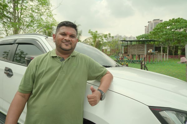 lalamove driver anandh and his goat farm behind him