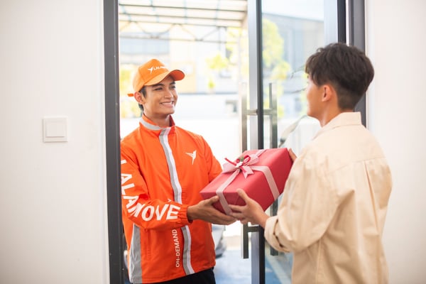lalamove driver delivering gifts to customer in kuching sarawak